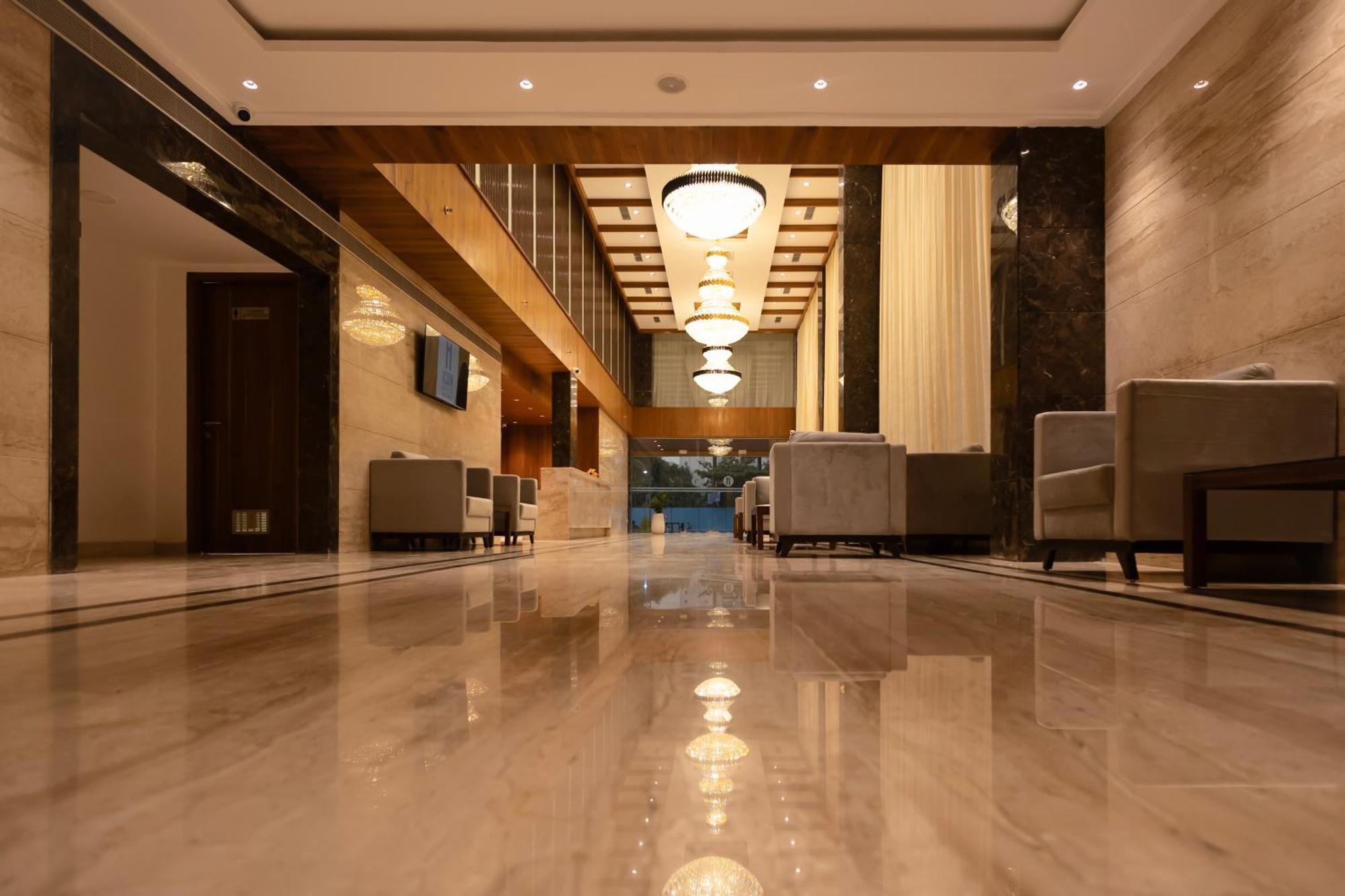Icon Grand Hotel By Bhagini バンガロール エクステリア 写真