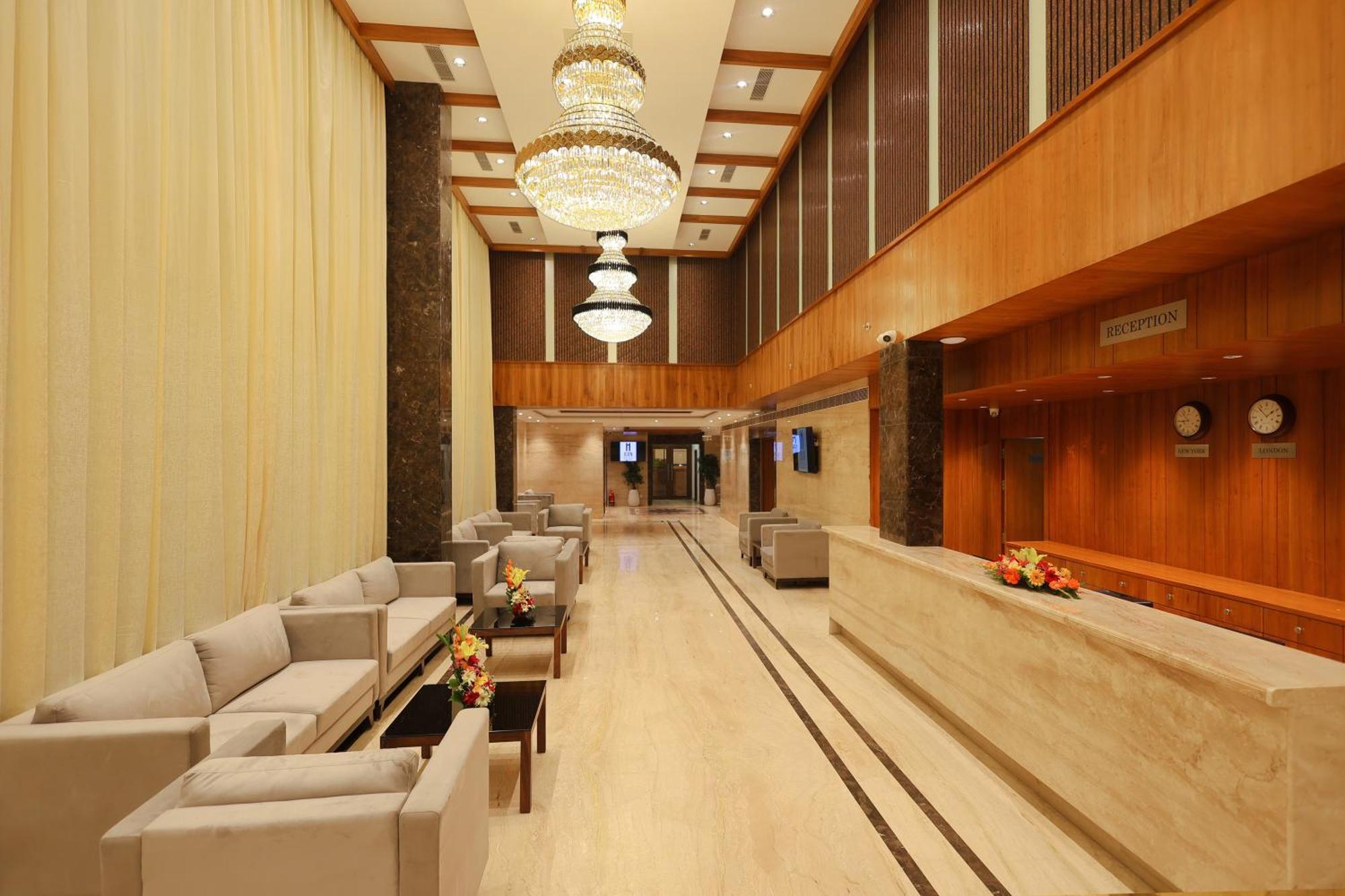 Icon Grand Hotel By Bhagini バンガロール エクステリア 写真