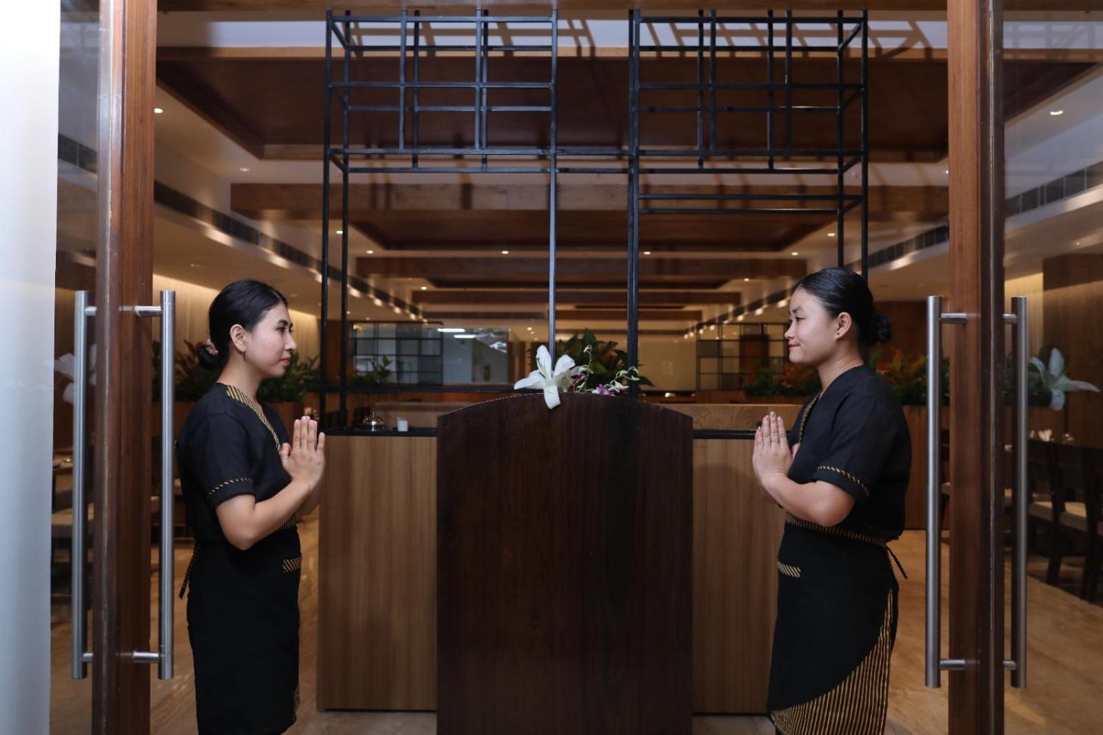 Icon Grand Hotel By Bhagini バンガロール エクステリア 写真